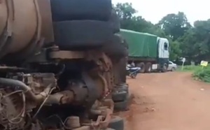 Accident sur l’axe Tanaff-Farim : un camion se renverse avec sa marchandise