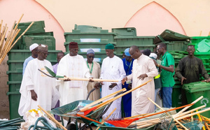 Gamou 2026 : le ministre de l’Environnement remet du matériel de nettoyage à Tivaouane et Médina Baye