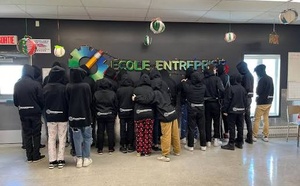 Licenciés du programme École-Entreprise : les 32 agents durcissent le ton et exigent leur réintégration
