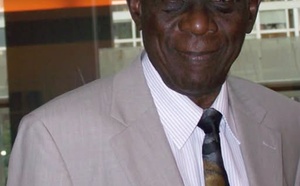 Décès de Cheikh Amidou Kane : Macky Sall salue la mémoire d’un «écrivain de talent et grande figure intellectuelle»