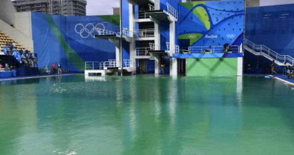 JO 2016: fermeture temporaire du bassin du plongeon, dont l’eau était devenue verte