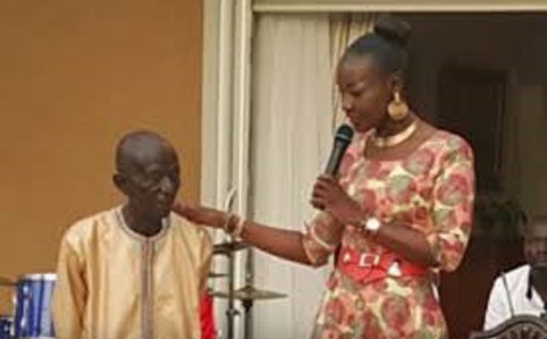 VIDEO Vibrant hommage de Coumba GAWLO à Doudou Ndiaye Rose