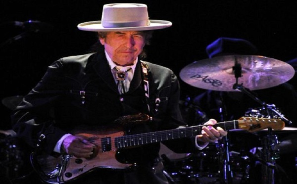 Nobel de littérature: Obama félicite Bob Dylan, "Une de mes poètes préférés"