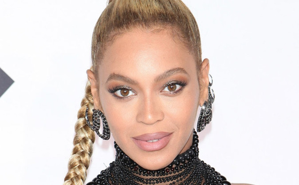 Beyoncé se blesse en plein concert !
