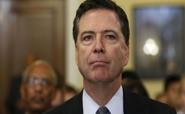 Emails de Clinton: à J-8, le directeur du FBI dans l'œil du cyclone