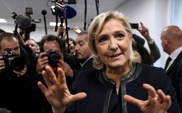 Un an après avoir prédit le Brexit et Trump, Bloomberg annonce Le Pen présidente et un Frexit pour 2017