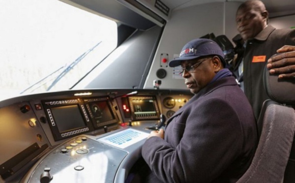 Image: Macky s'improvise chauffeur de TER