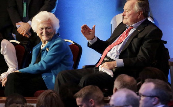 George H. W. Bush hospitalisé pour une pneumonie