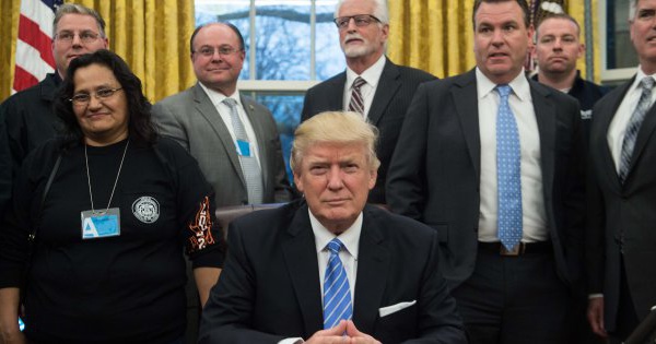 ​Avortement, libre échange, emploi... En une journée, Donald Trump prend plusieurs décisions radicales