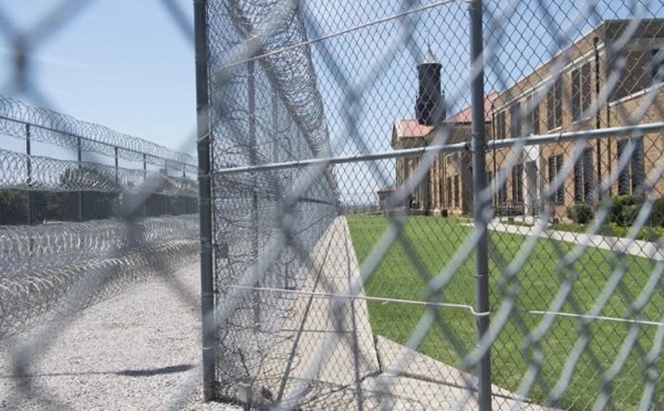 Etats-Unis: Donald Trump relance le débat sur la torture dans les prisons