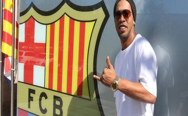 Barça : Ronaldinho est de retour à Barcelone (Officiel)