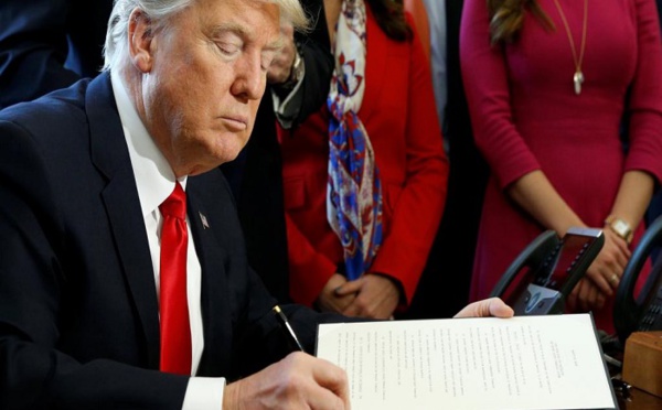 Décret sur les visas aux Etats-Unis: Donald Trump dit son mépris pour la cour