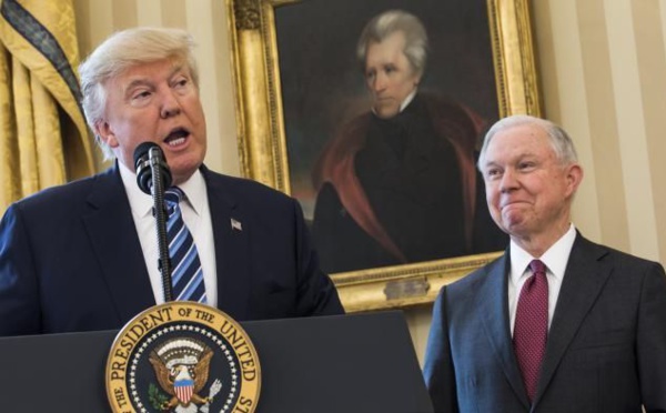 ​L'équipe de Trump accusée d'avoir multiplié les contacts avec Moscou