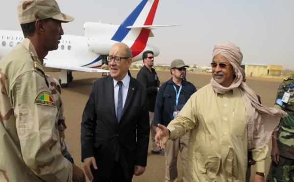 Le ministre français de la Défense achève au Tchad sa tournée d'adieux au Sahel