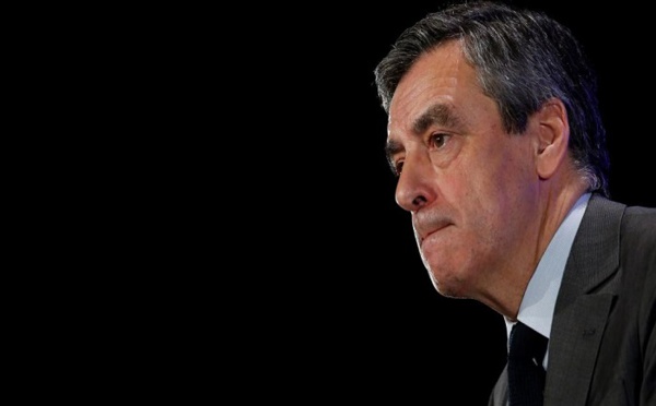 Présidentielle: Fillon vers une mise en examen, maintient sa candidature
