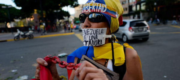 Venezuela : face aux accusations de «coup d’Etat», la Cour suprême renonce à s’attribuer les pouvoirs du Parlement