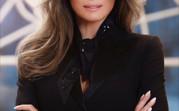 Le premier portrait officiel de la "First Lady" Melania Trump fait débat