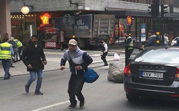 URGENT Un camion fonce dans une foule de piétons à Stockholm