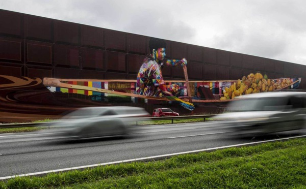 Un artiste peint le graffiti le plus grand du monde