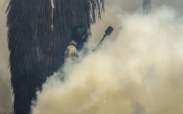 Au Venezuela, trois morts et des motards armés au coin des rues