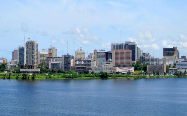 Présidentielle: les Français d'Abidjan, de Dakar et de Libreville votent aussi