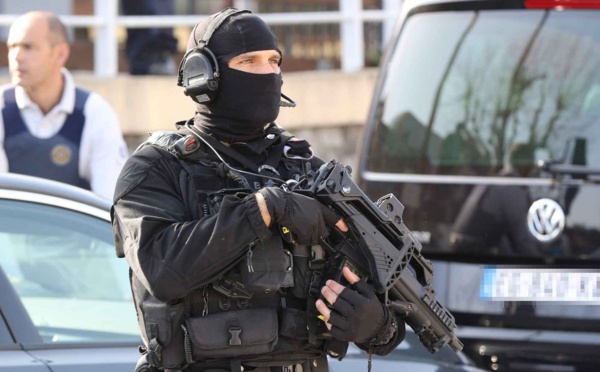 ​Nîmes: Trois personnes arrêtées en centre-ville après l'intervention du Raid, l'opération est terminée