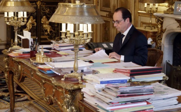 ​François Hollande veut «(s') expliquer» dans un livre écrit de sa main
