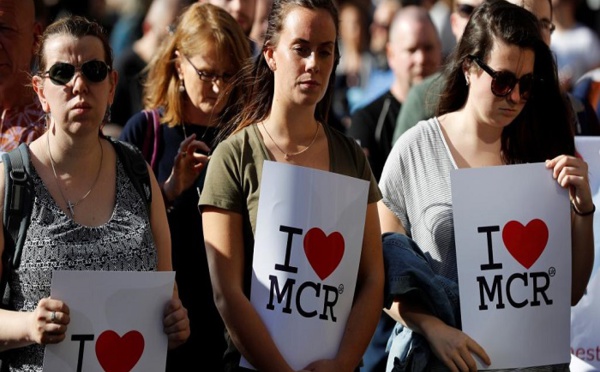Royaume-Uni: une veillée en hommage aux victimes de Manchester
