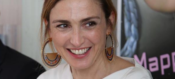 Julie Gayet: ses premières confidences sur son couple avec François Hollande