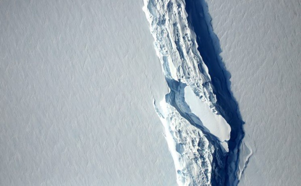Un iceberg de mille milliards de tonnes se détache de l'Antarctique