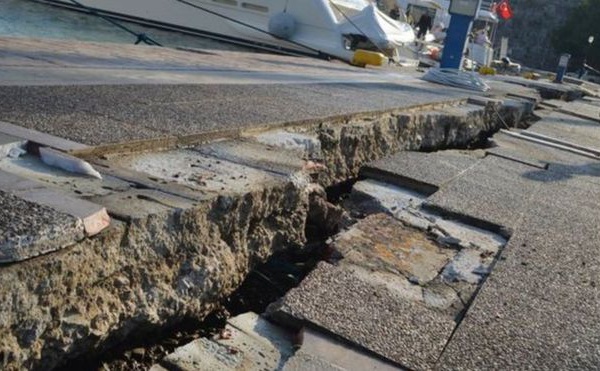 ​Grèce-Turquie: un tremblement de terre fait 2 morts