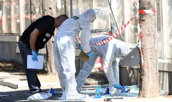 Marseille: Un piéton tué par une voiture qui fonçait sur des abribus à Marseille, un suspect interpellé