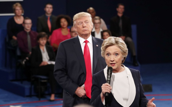 Dans son livre, Hillary Clinton se lâche et qualifie Donald Trump de «sale type»