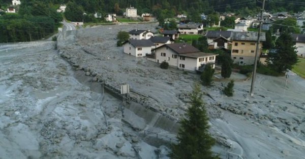 Spectaculaire coulée de boue en Suisse : 14 personnes portées disparues (Vidéo)