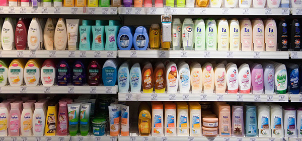 Cosmétiques : plus de 140 produits contrôlés contiennent des conservateurs interdits et dangereux