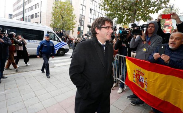 Le parquet espagnol a demandé jeudi un mandat d'arrêt européen contre Carles Puigdemont