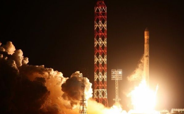 La Russie rétablit le contact avec Angosat-1