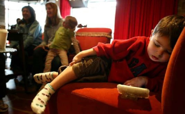 L’addiction des enfants aux iPhone, comparable à «la malbouffe»