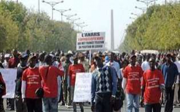 Mouvement syndical, le gouvernement divise par ses subventions.