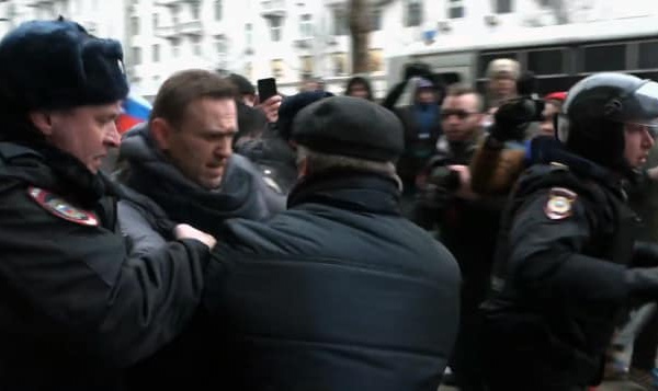 Russie : L'opposant Navalny arrêté en pleine manifestation contre Poutine