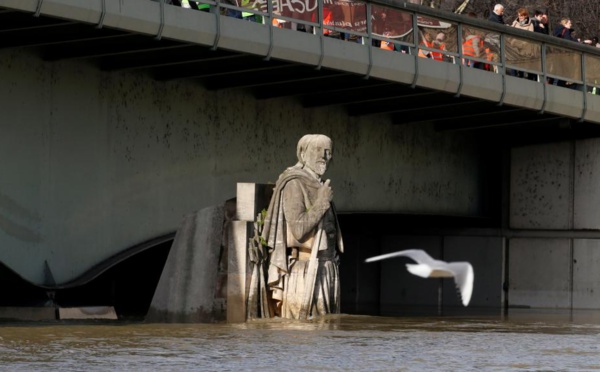 ​Inondations en France: la Seine est à son maximum, la décrue sera lente