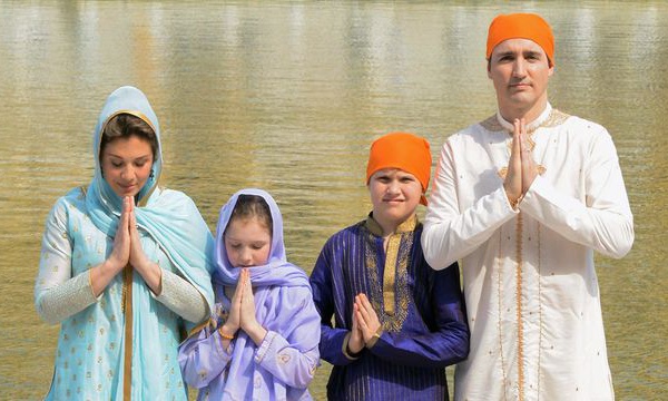 Le Premier ministre canadien Justin Trudeau moqué pour sa diplomatie de la mode en Inde