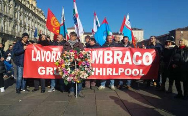 Elections en Italie : à Turin, les salariés menacés de Whirlpool sont devenus un « spot électoral »