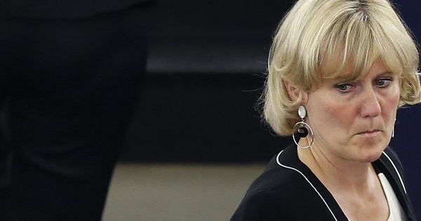 Placement en garde à vue de Sarkozy : Nadine Morano pète les plombs à la télé et raccroche le téléphone au nez de... 