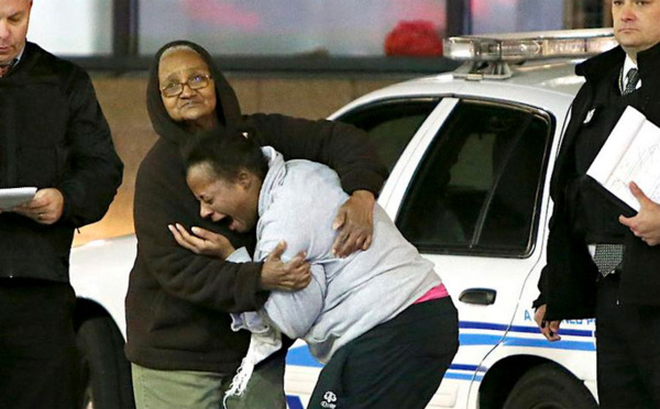 Etats-Unis : Un jeune noir de 22 ans arrosé de 20 balles par la police qui a confondu son portable avec une arme