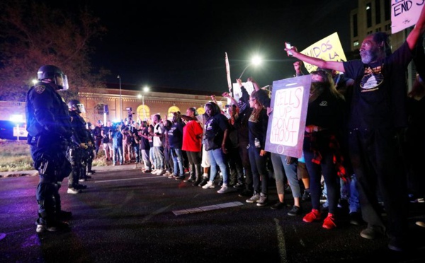 Etats-Unis: manifestation après l'autopsie d'un Noir abattu par la police