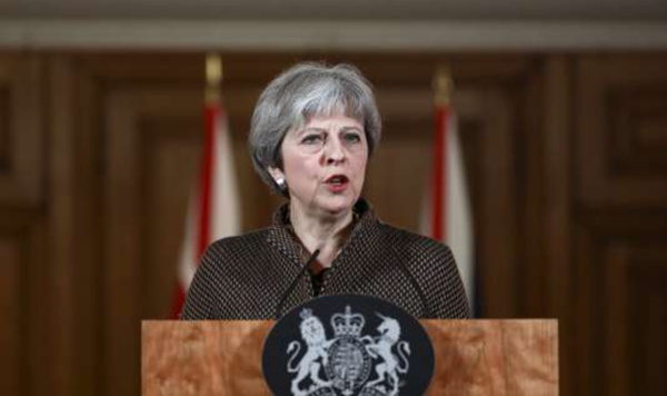Frappes contre la Syrie : Thérésa May se bombe le torse et lance des piques à Poutine