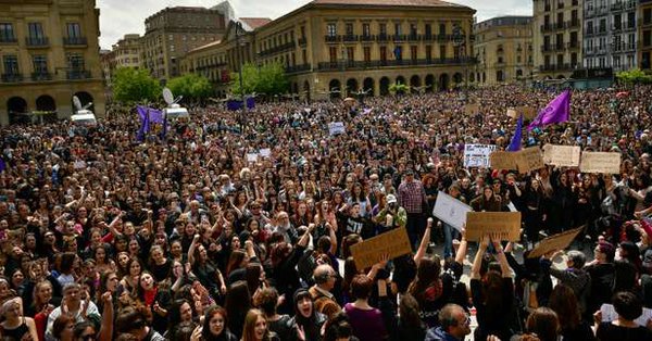 Espagne : des milliers de manifestants pour contester le jugement de "5 violeurs"