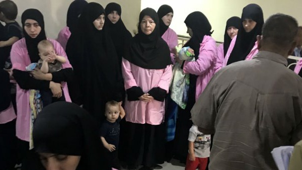 Irak: 19 femmes russes condamnées à la prison à vie pour avoir rejoint et soutenu le groupe Etat islamique (EI)