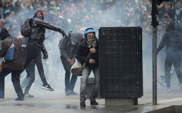 Défilé du 1er mai dans la violence à Paris